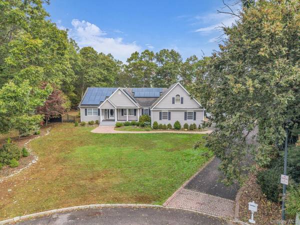 156 N Woods RD, Baiting Hollow, NY 11933