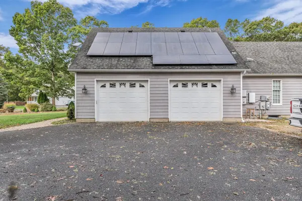 156 N Woods RD, Baiting Hollow, NY 11933