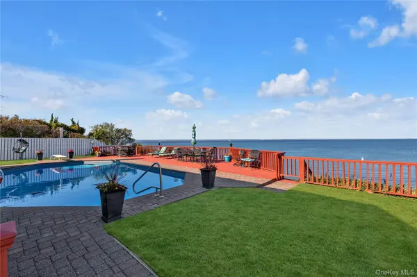 43 Oak Point DR, Bayville, NY 11709