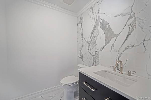 20 Boston AVE, Massapequa, NY 11758