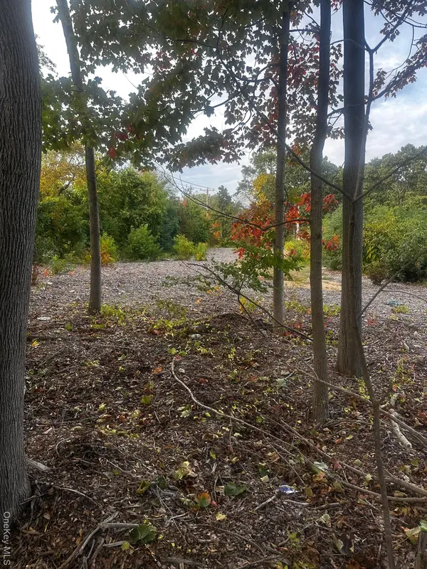 0 Joshuas Path, Central Islip, NY 11722