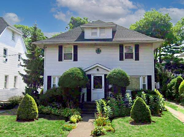 65 Lakeside DR, Rockville Centre, NY 11570