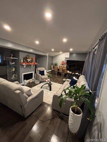 25 Arcadia LN, Hicksville, NY 11801