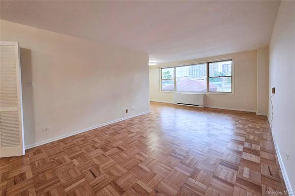 212-30 23rd Ave #1H, Bayside, NY 11360