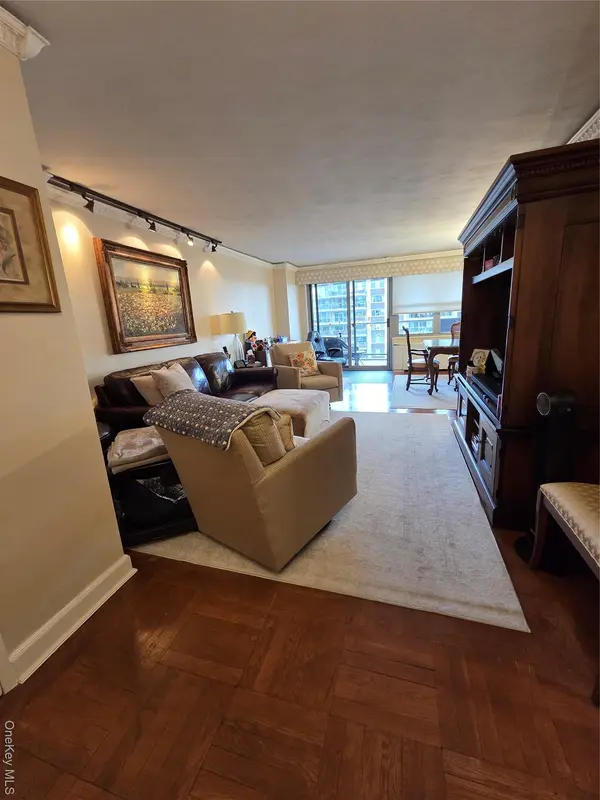 18-05 215th ST #15G, Bayside, NY 11360