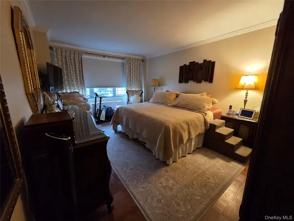 18-05 215th ST #15G, Bayside, NY 11360