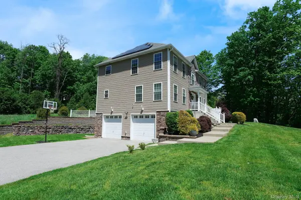 94 Robinson LN, Wappingers Falls, NY 12590