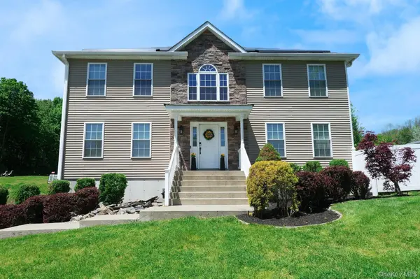 94 Robinson LN, Wappingers Falls, NY 12590