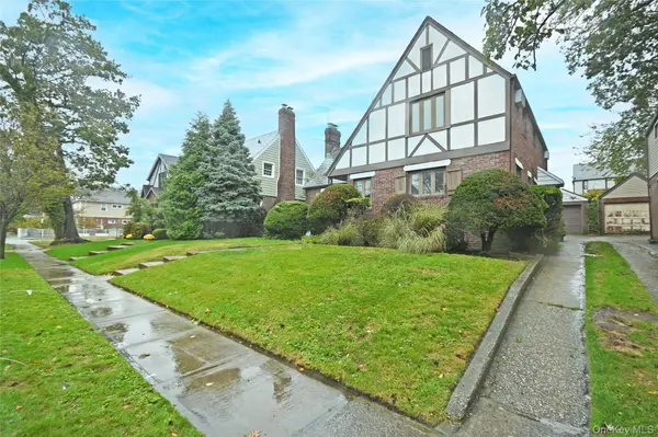 112-13 178th ST, Addisleigh Park, NY 11433