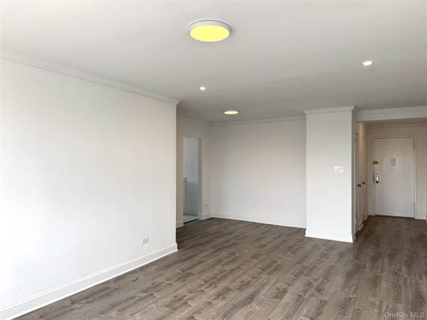 222-89 Braddock Ave #5A, Bellerose, NY 11428