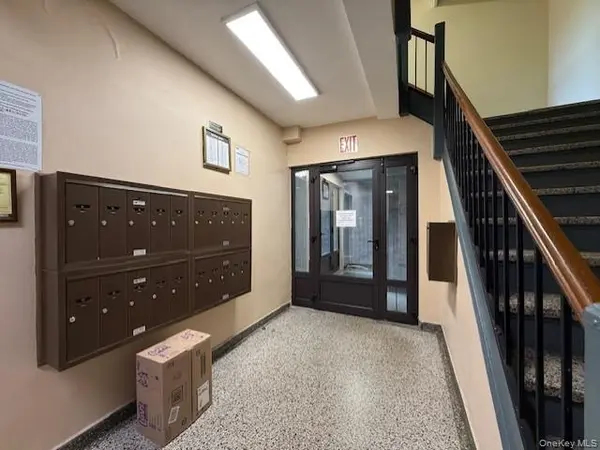52-21 65th PL #6P, Maspeth, NY 11378