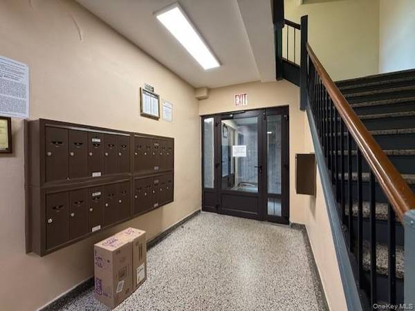 52-21 65th PL #6P, Maspeth, NY 11378