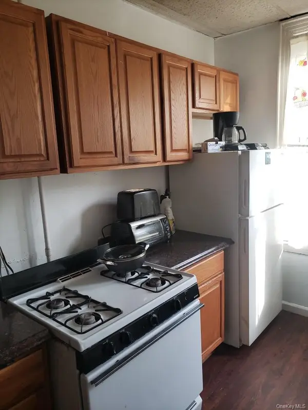 282 Reservoir PL, Bronx, NY 10467
