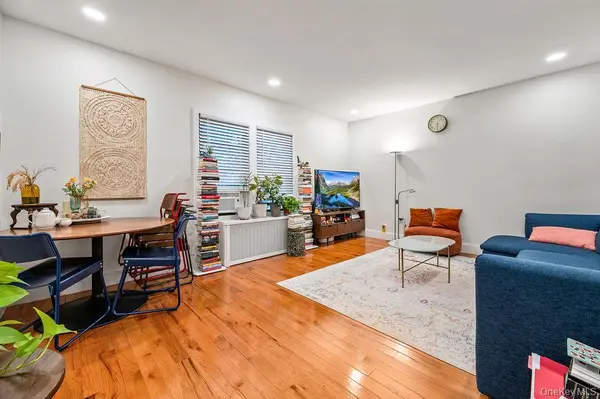 43-24 208th ST, Bayside, NY 11361
