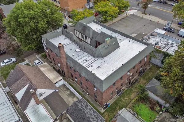 43-24 208th ST, Bayside, NY 11361
