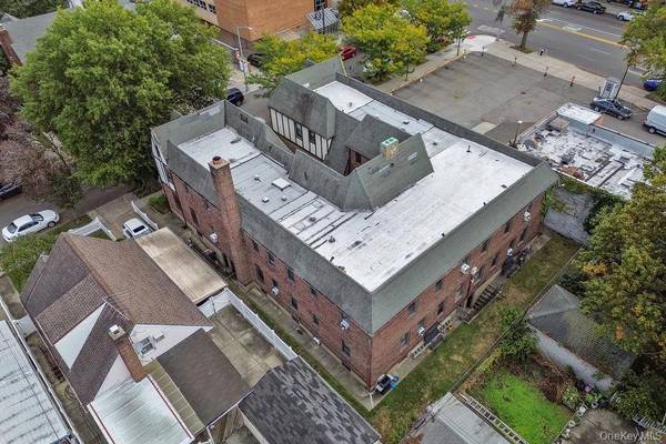 43-24 208th ST, Bayside, NY 11361