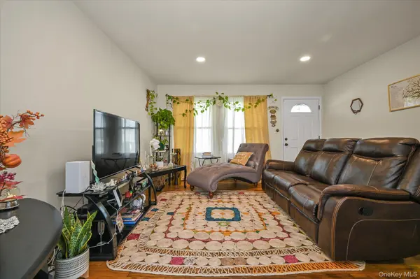 16 E Chestnut ST, Central Islip, NY 11722