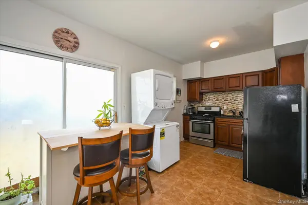 16 E Chestnut ST, Central Islip, NY 11722