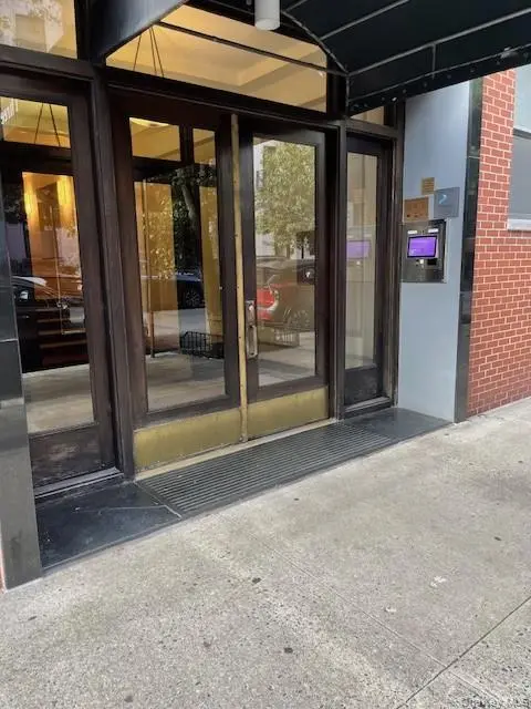 330 E 83 ST #2J, New York (manhattan), NY 10028