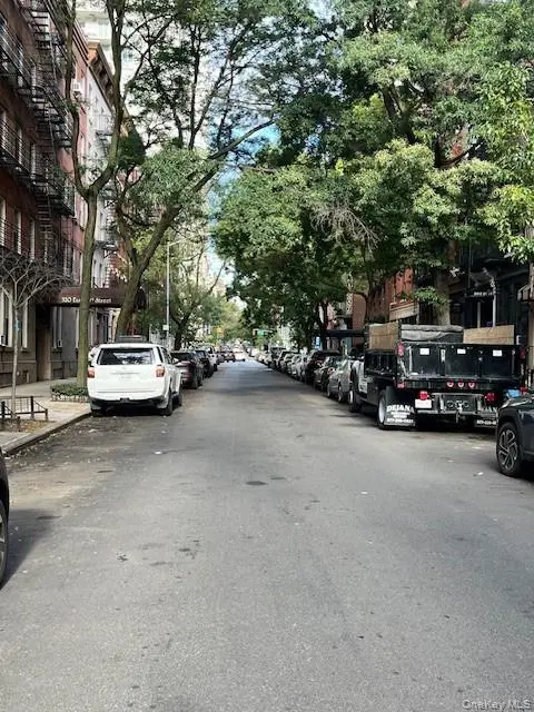 330 E 83 ST #2J, New York (manhattan), NY 10028