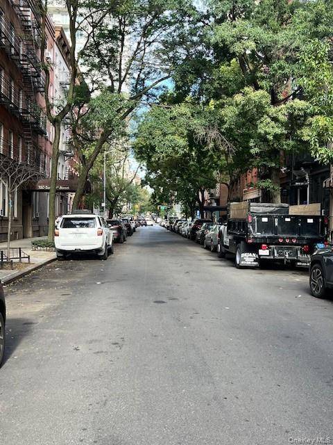 330 E 83 ST #2J, New York (manhattan), NY 10028