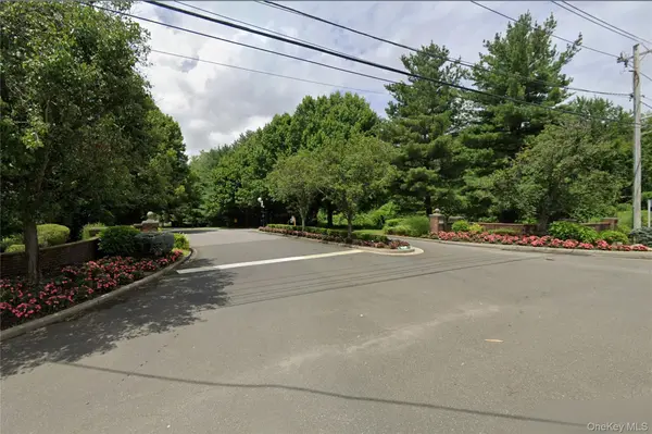 12 Hickory DR, Old Brookville, NY 11545