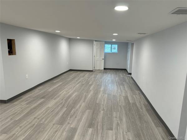 1285 Montauk #104A, Copiague, NY 11726