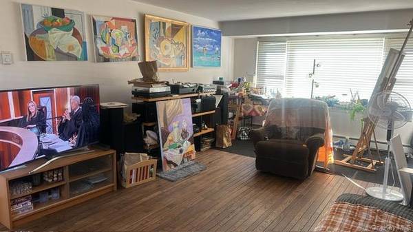 873 Custer St, Valley Stream, NY 11580