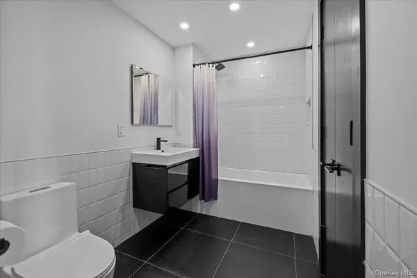 458 E 25th St #305, Brooklyn, NY 11226