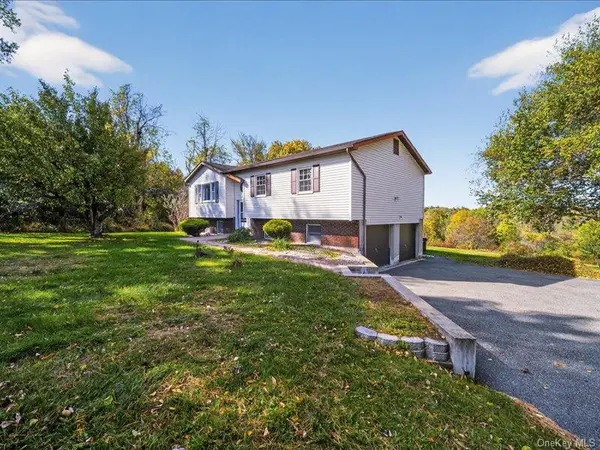 50 Cunningham LN, Poughquag, NY 12570