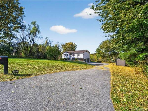 50 Cunningham LN, Poughquag, NY 12570