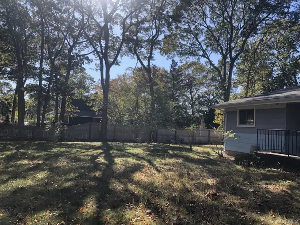 49 Hazelwood AVE, Westhampton Beach, NY 11978