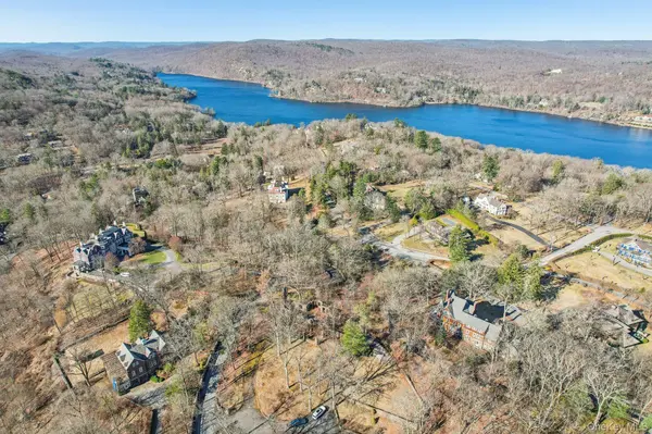 Serpentine RD, Tuxedo Park, NY 10987