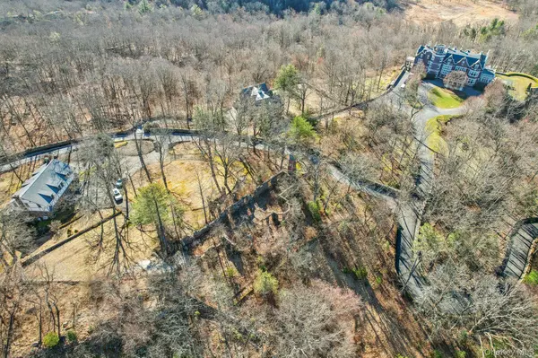 Serpentine RD, Tuxedo Park, NY 10987