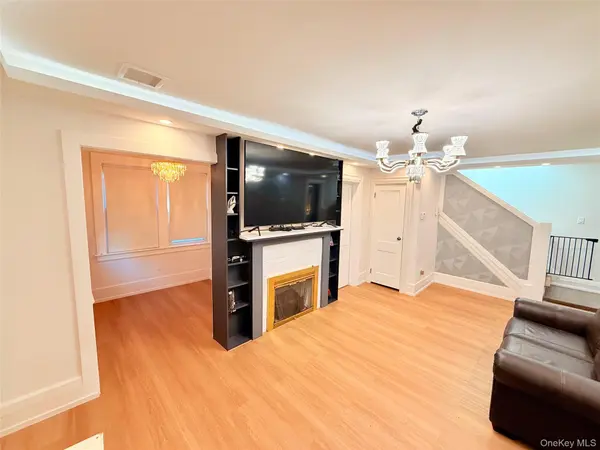 14 Parsons DR, Hempstead, NY 11550