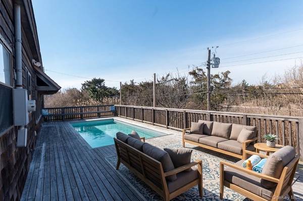 35 Sloop WALK, Summer Club, NY 11706