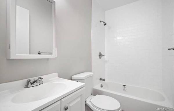 418 S 7th AVE, Mount Vernon, NY 10550