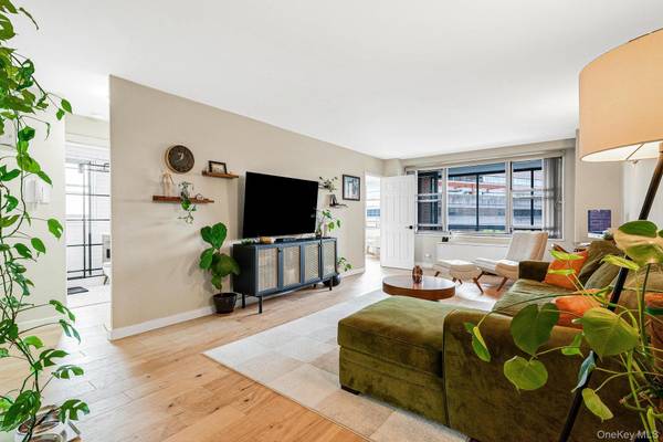 70-25 Yellowstone BLVD #6T, Forest Hills, NY 11375