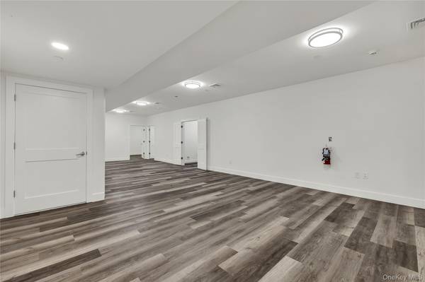 533 Greenwich ST #Lower Level, Hempstead, NY 11550