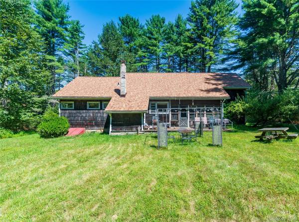90 Hillside RD, Barryville, NY 12719