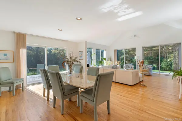 45 Huckleberry LN, East Hampton, NY 11937