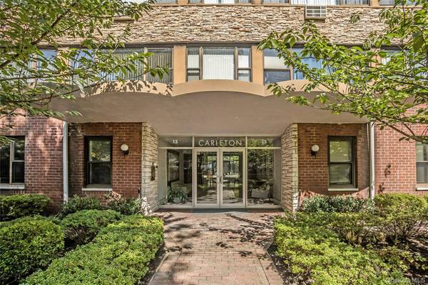 15 Hill Park AVE #1C, Great Neck, NY 11021