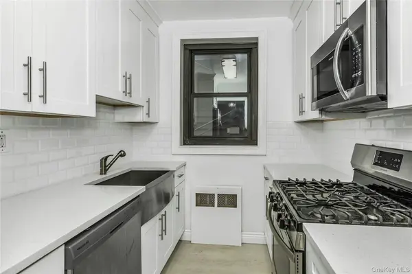 15 Hill Park AVE #1C, Great Neck, NY 11021