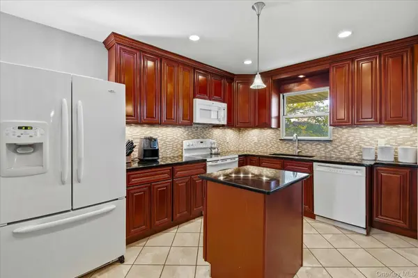 164-37 Grand Central Parkway, Hillcrest (queens), NY 11432