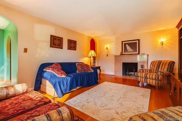 164-37 Grand Central Parkway, Hillcrest (queens), NY 11432