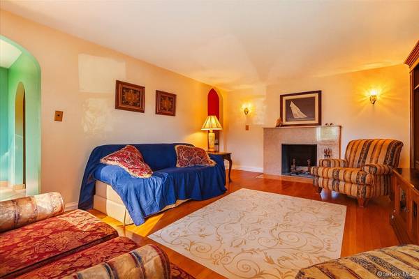 164-37 Grand Central Parkway, Hillcrest (queens), NY 11432