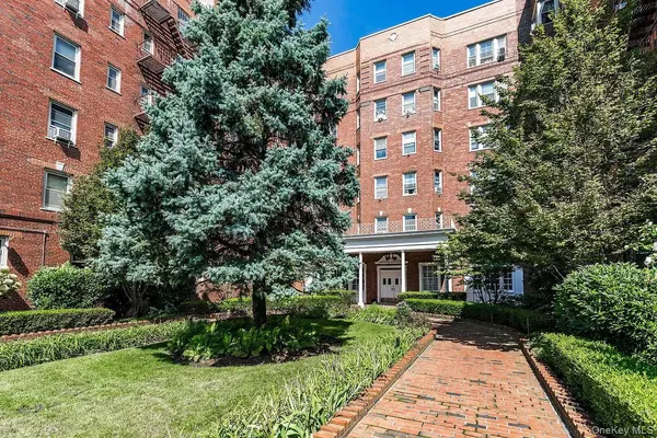 84-49 168th ST #2B, Jamaica Hills, NY 11432
