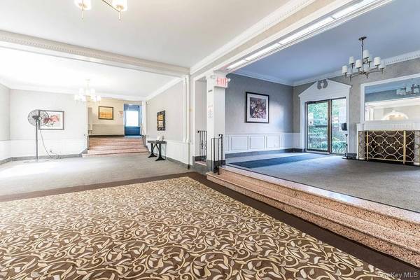 84-49 168th ST #2B, Jamaica Hills, NY 11432