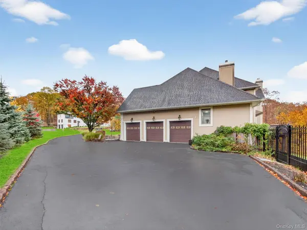 15 Beaver Pond CT, Stony Point, NY 10980