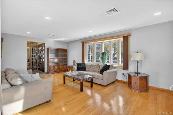 200 Mallory AVE, Staten Island, NY 10305